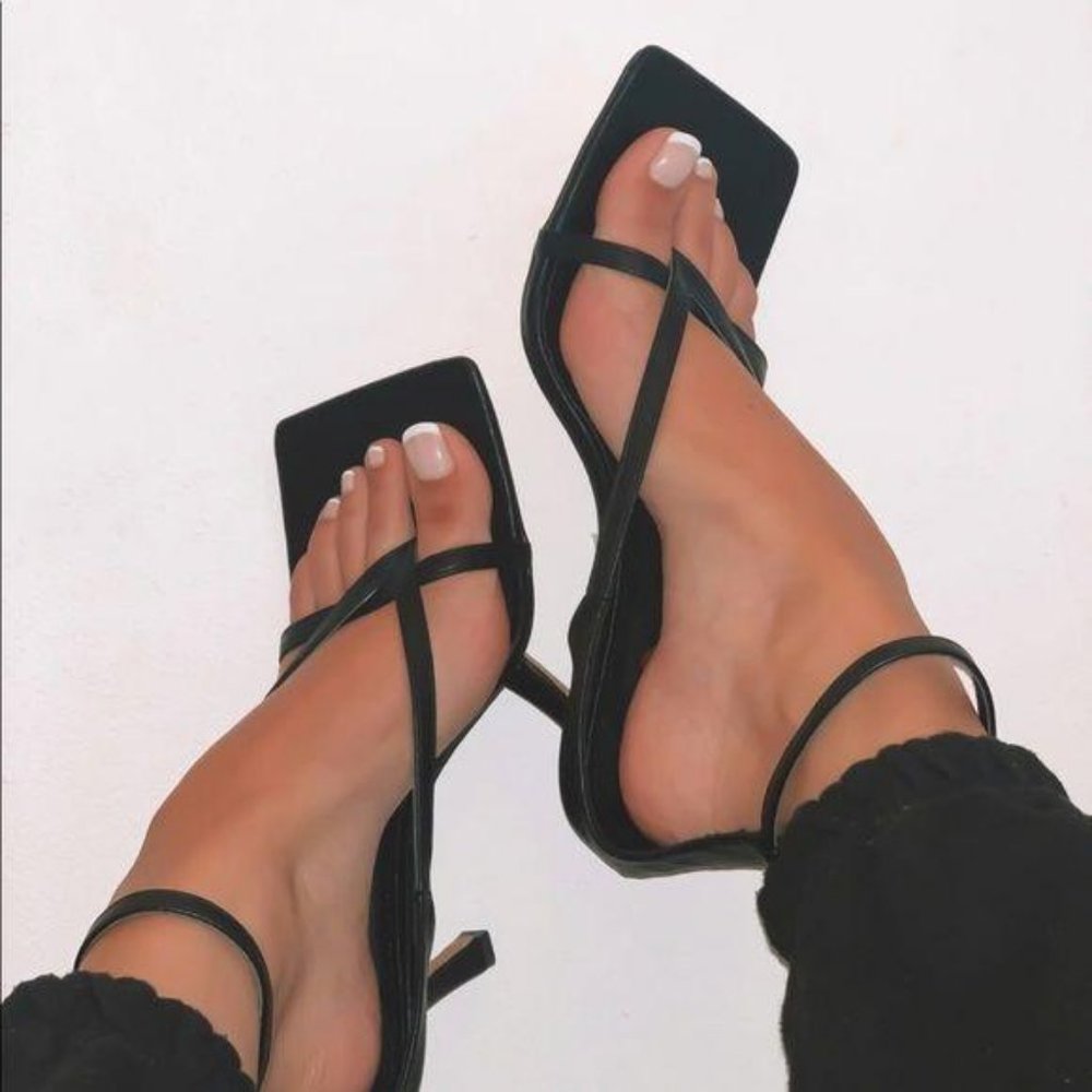 !!NEW!! Square Toe Ankle Wrap Thong Heels – Black - Picture 8 of 12